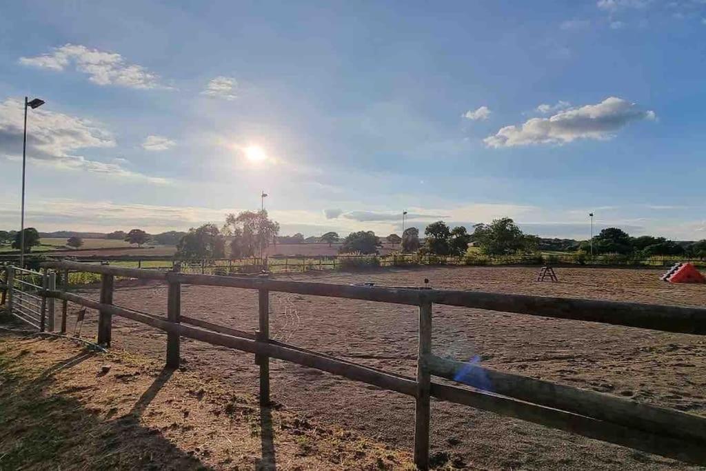 Hillfields Farm Barn - A Rural Equestrian Escape Apartment Coventry Bagian luar foto